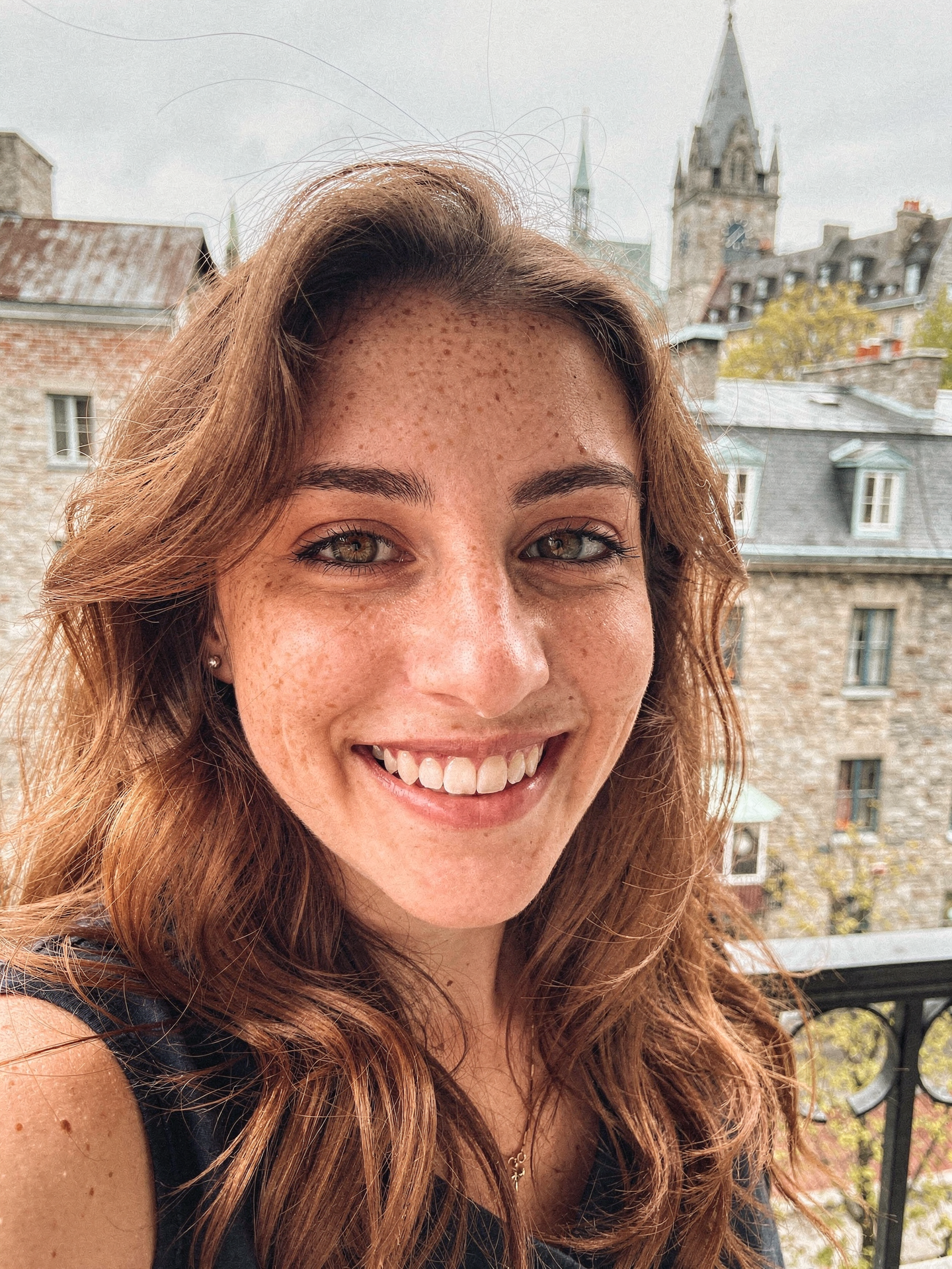 12-femme-29ans-balcon-quebec-city.png